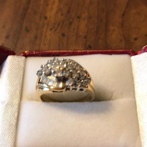Diamond cluster 14kt gold ring